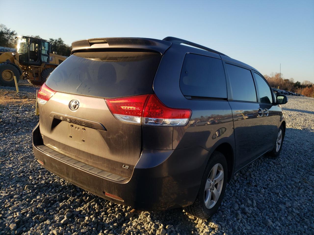 Photo 4 from auction – 2012 TOYOTA SIENNA LE with VIN 5TDKK3DC3CS266039