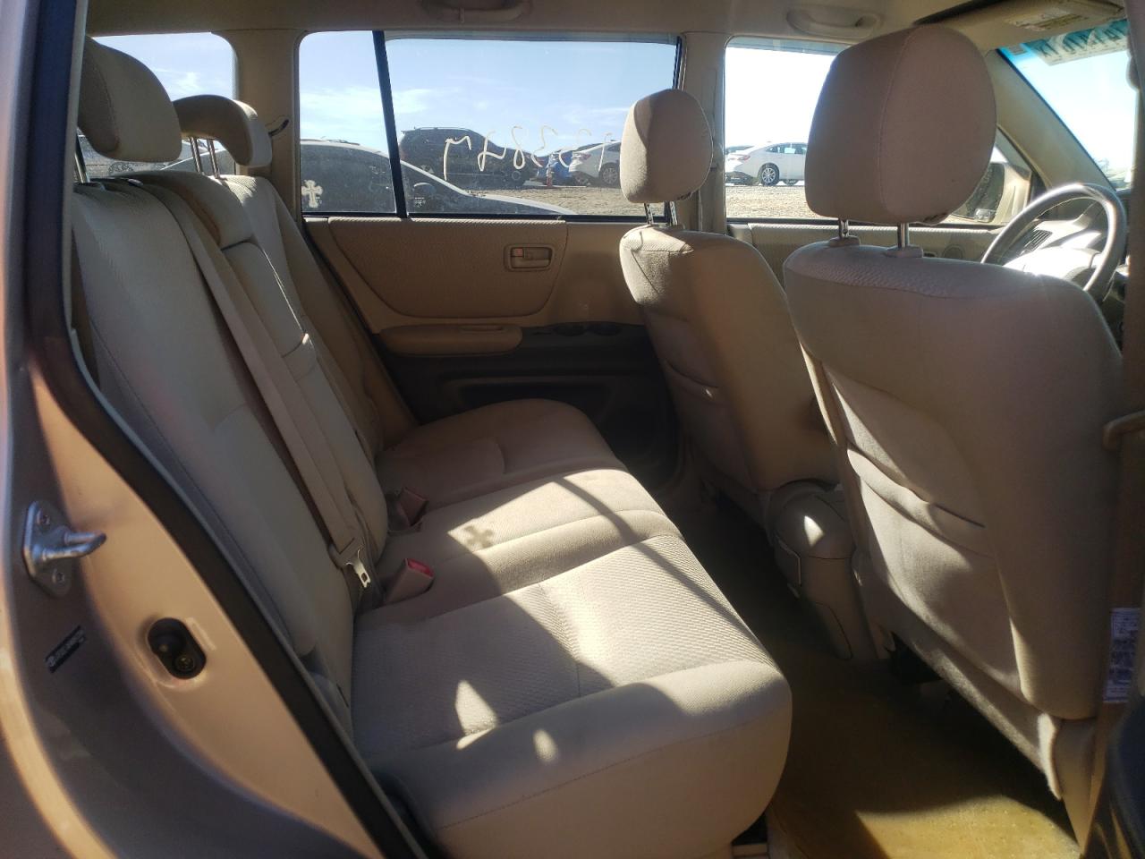 Photo 6 from auction – 2004 TOYOTA HIGHLANDER with VIN JTEGD21A940097304