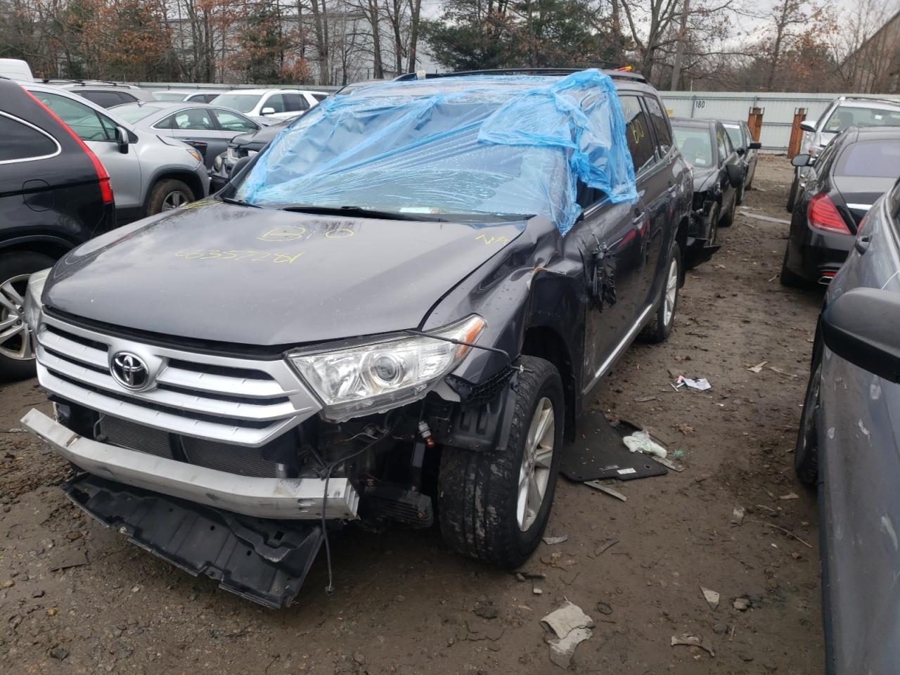 Photo 2 from auction – 2013 TOYOTA HIGHLANDER with VIN 5TDBK3EH8DS217625