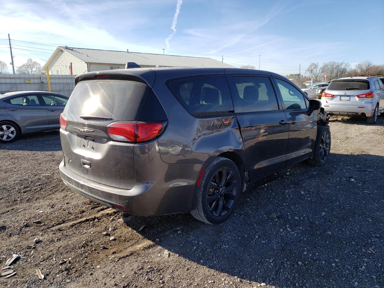 Photo 4 from auction – 2019 CHRYSLER PACIFICA T with VIN 2C4RC1FGXKR573862