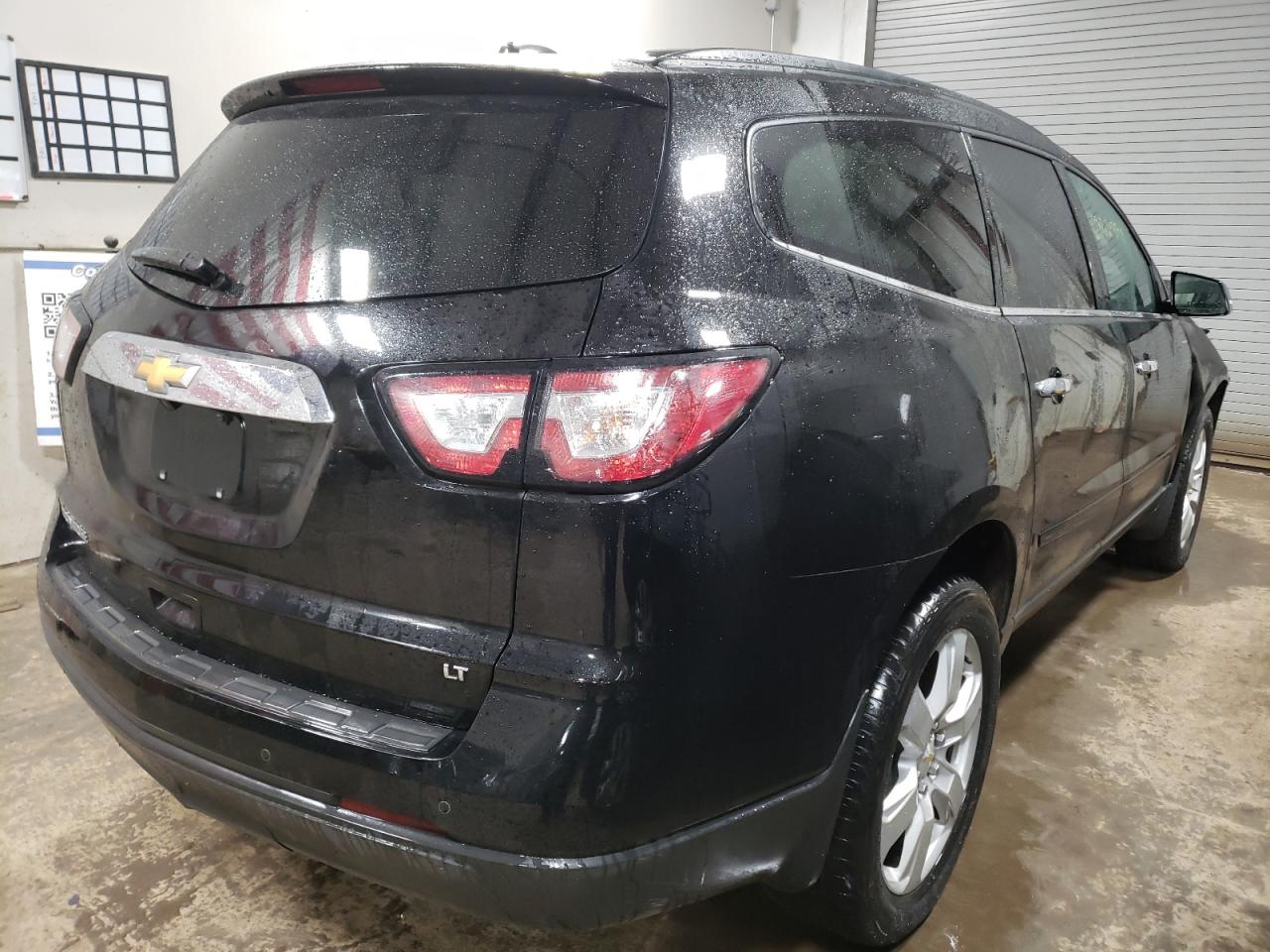 Photo 4 from auction – 2017 CHEVROLET TRAVERSE L with VIN 1GNKRGKD1HJ326863
