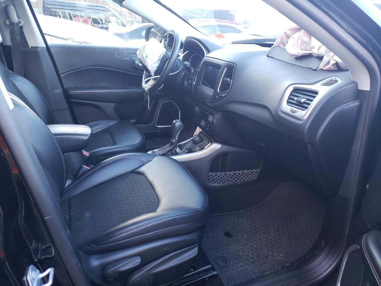 Photo 5 from auction – 2017 JEEP COMPASS LA with VIN 3C4NJDBB2HT693371