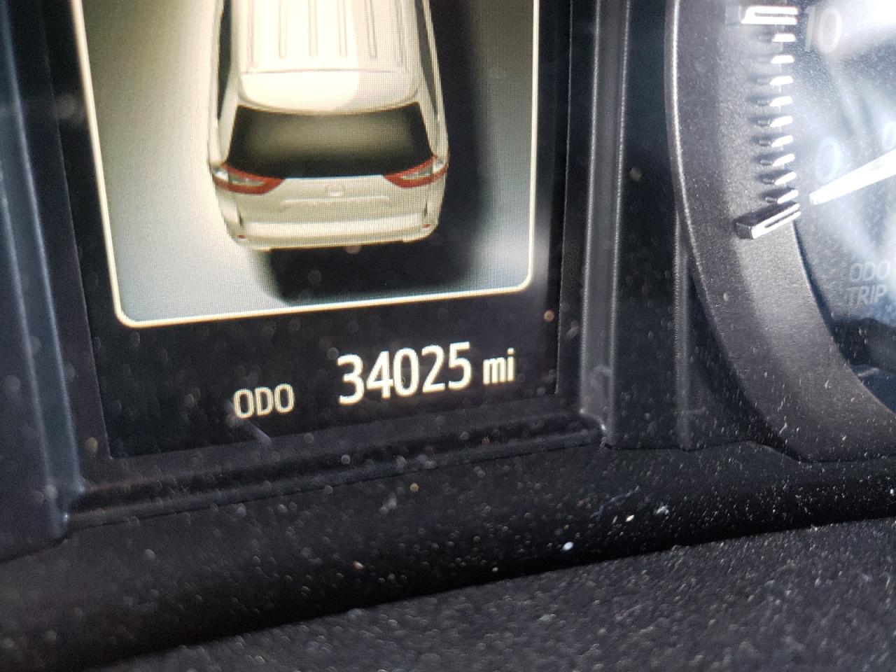 Photo 8 from auction – 2016 TOYOTA SIENNA XLE with VIN 5TDYK3DC5GS707444