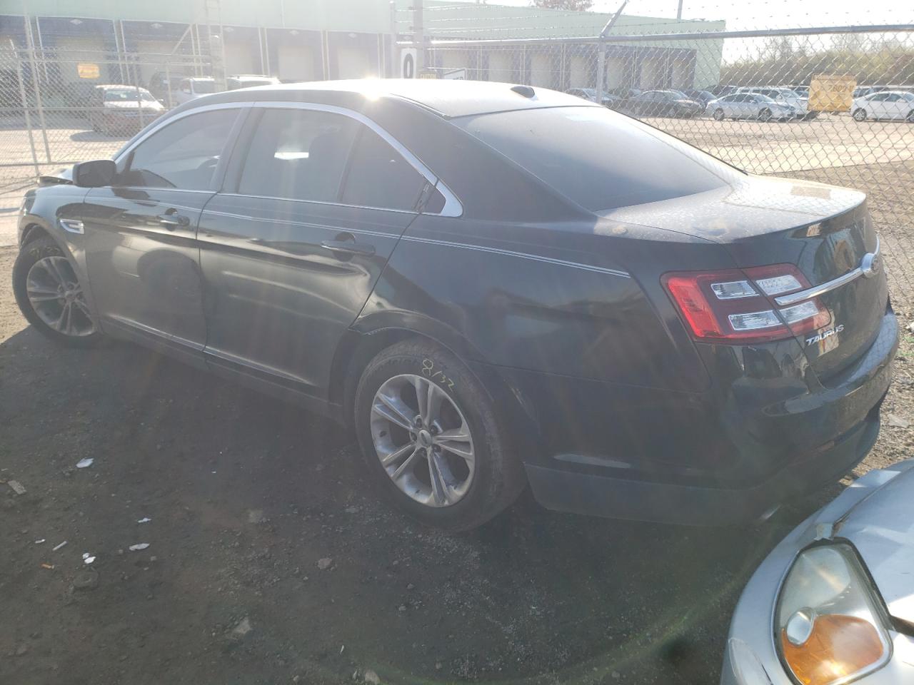 Photo 3 from auction – 2017 FORD TAURUS SEL with VIN 1FAHP2H8XHG118389