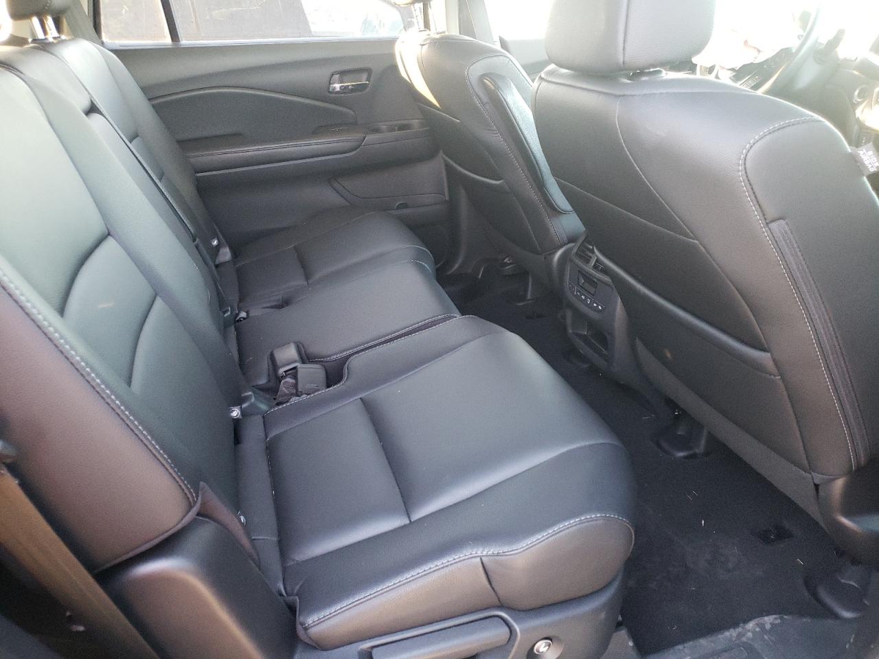 Photo 6 from auction – 2017 HONDA PILOT EXL with VIN 5FNYF6H64HB065072