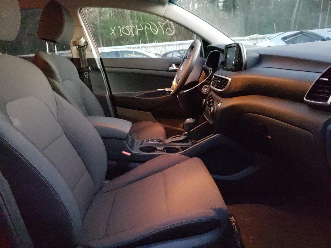 Photo 5 from auction – 2020 HYUNDAI TUCSON SE with VIN KM8J2CA48LU208007