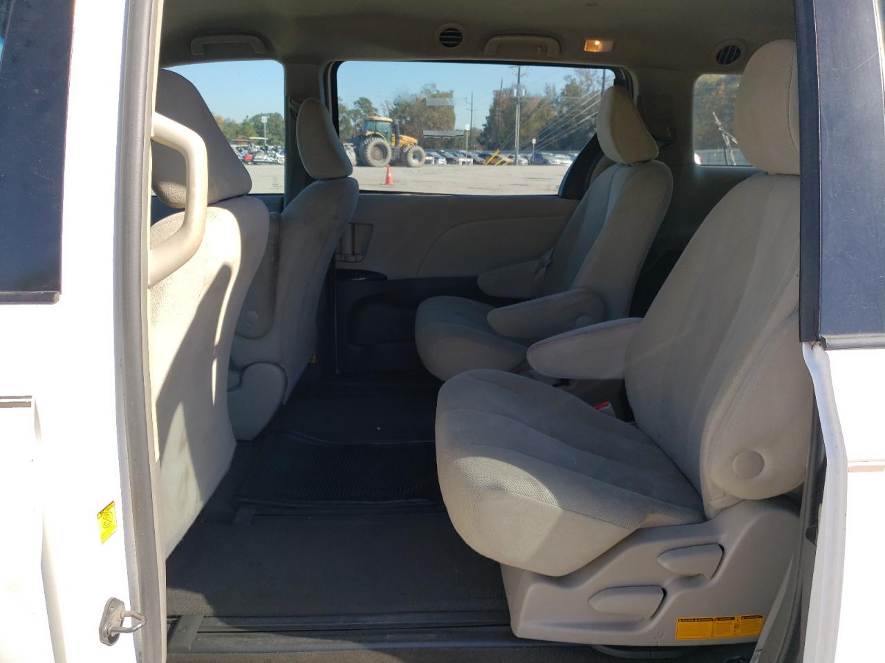 Photo 6 from auction – 2012 TOYOTA SIENNA BAS with VIN 5TDKA3DC0CS010170