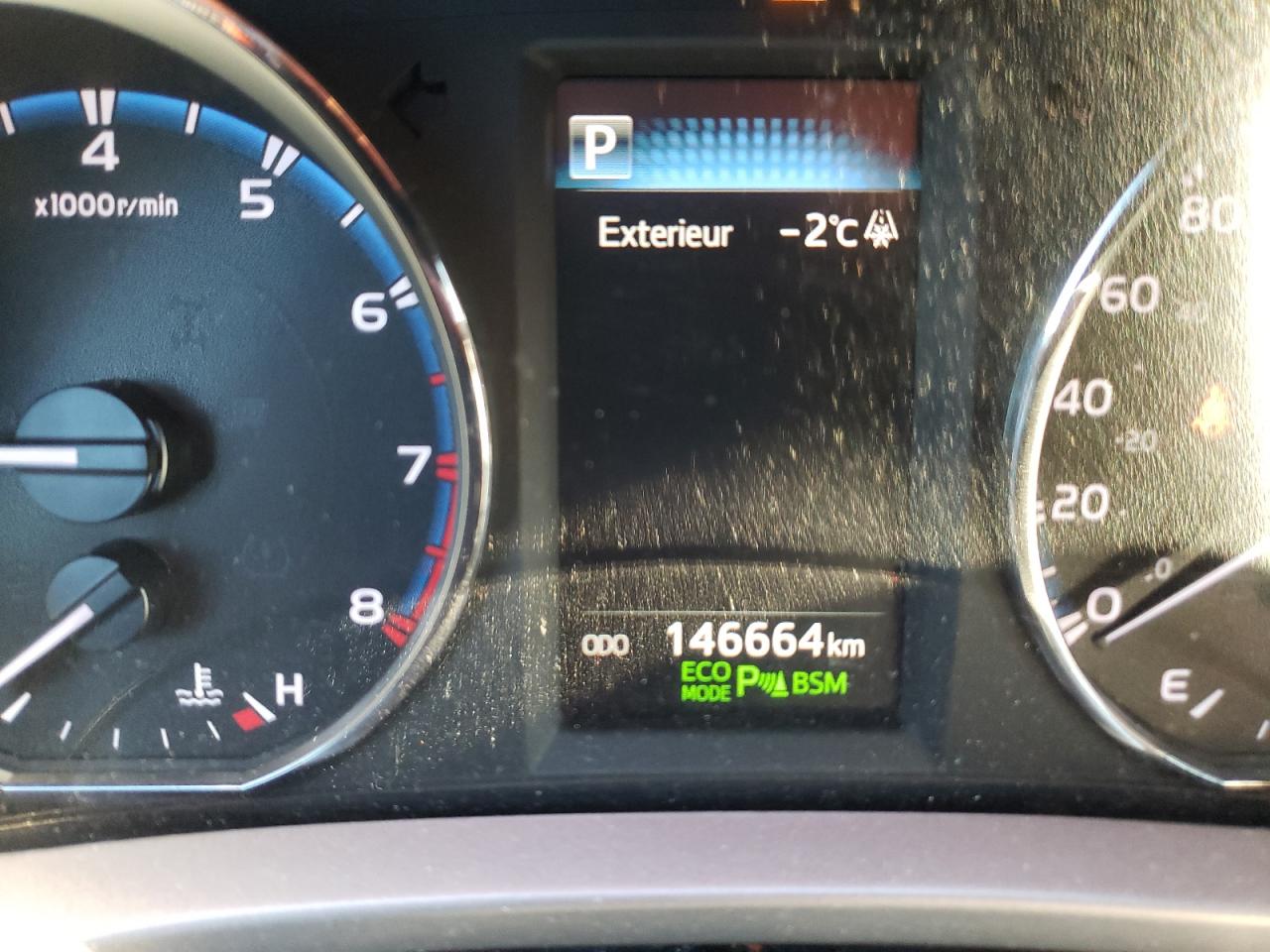 Photo 8 from auction – 2016 TOYOTA RAV4 LIMIT with VIN 2T3DFREV1GW447029