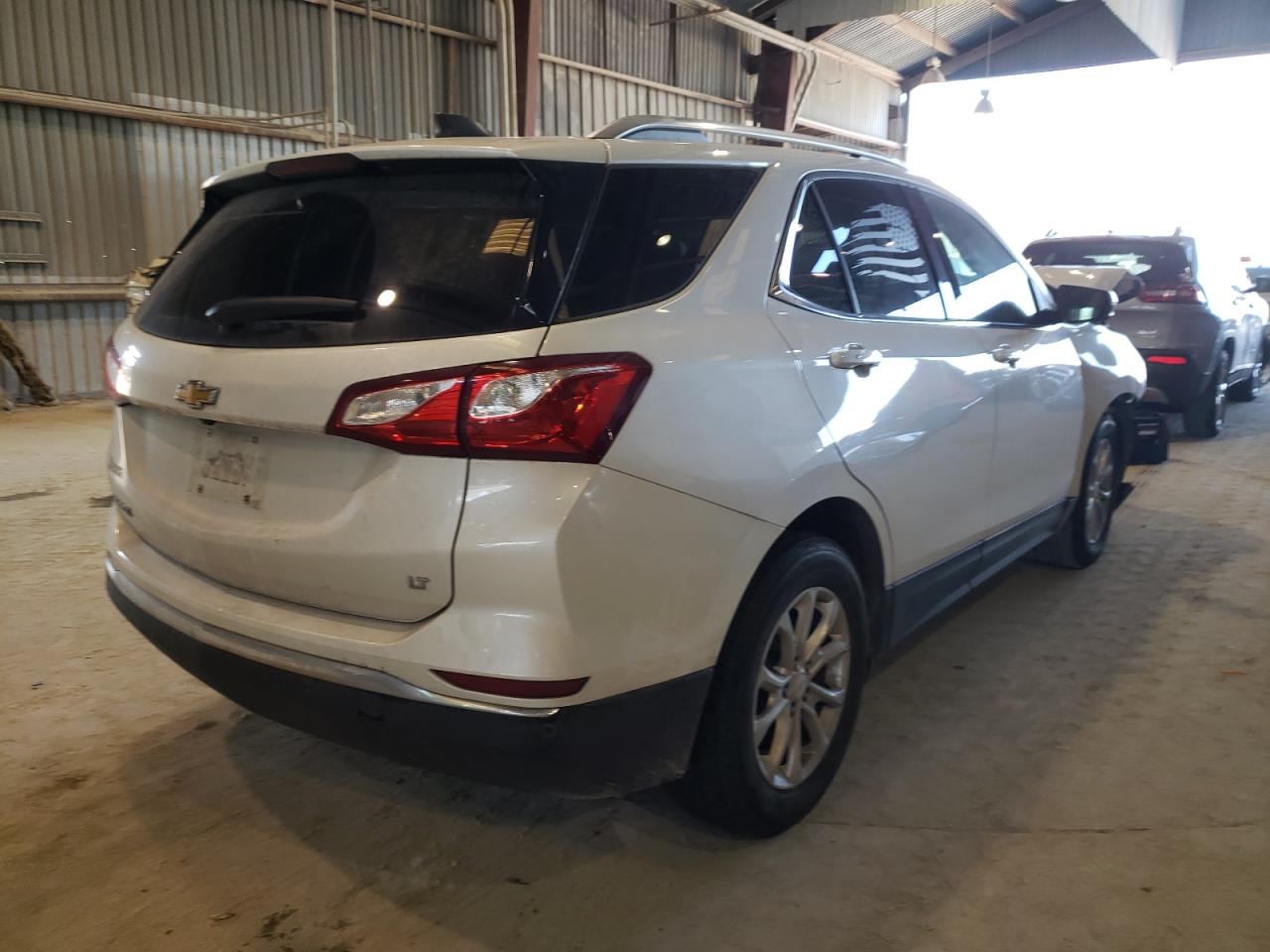 Photo 4 from auction – 2018 CHEVROLET EQUINOX LT with VIN 2GNAXJEVXJ6320873