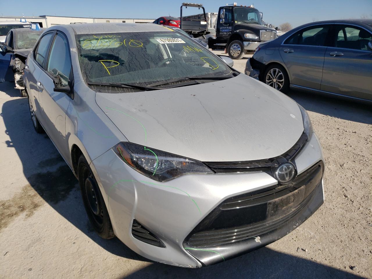 TOYOTA COROLLA L 2018 with VIN 5YFBURHE5JP818610 - Photo from auction