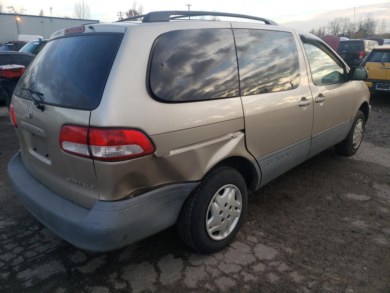 Photo 4 from auction – 2003 TOYOTA SIENNA LE with VIN 4T3ZF13C53U511124