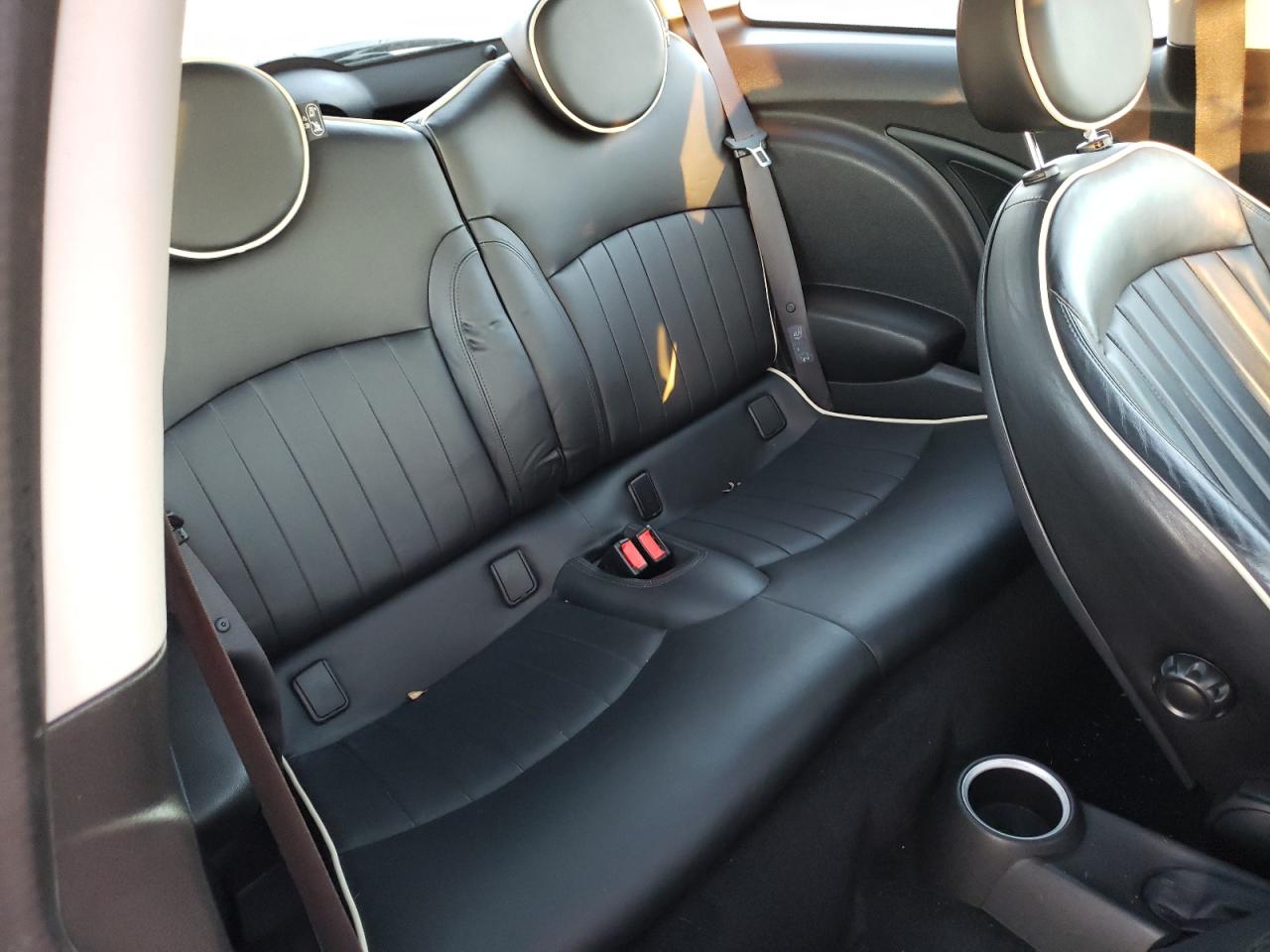 Photo 6 from auction – 2007 MINI COOPER S with VIN WMWMF73557TL87831