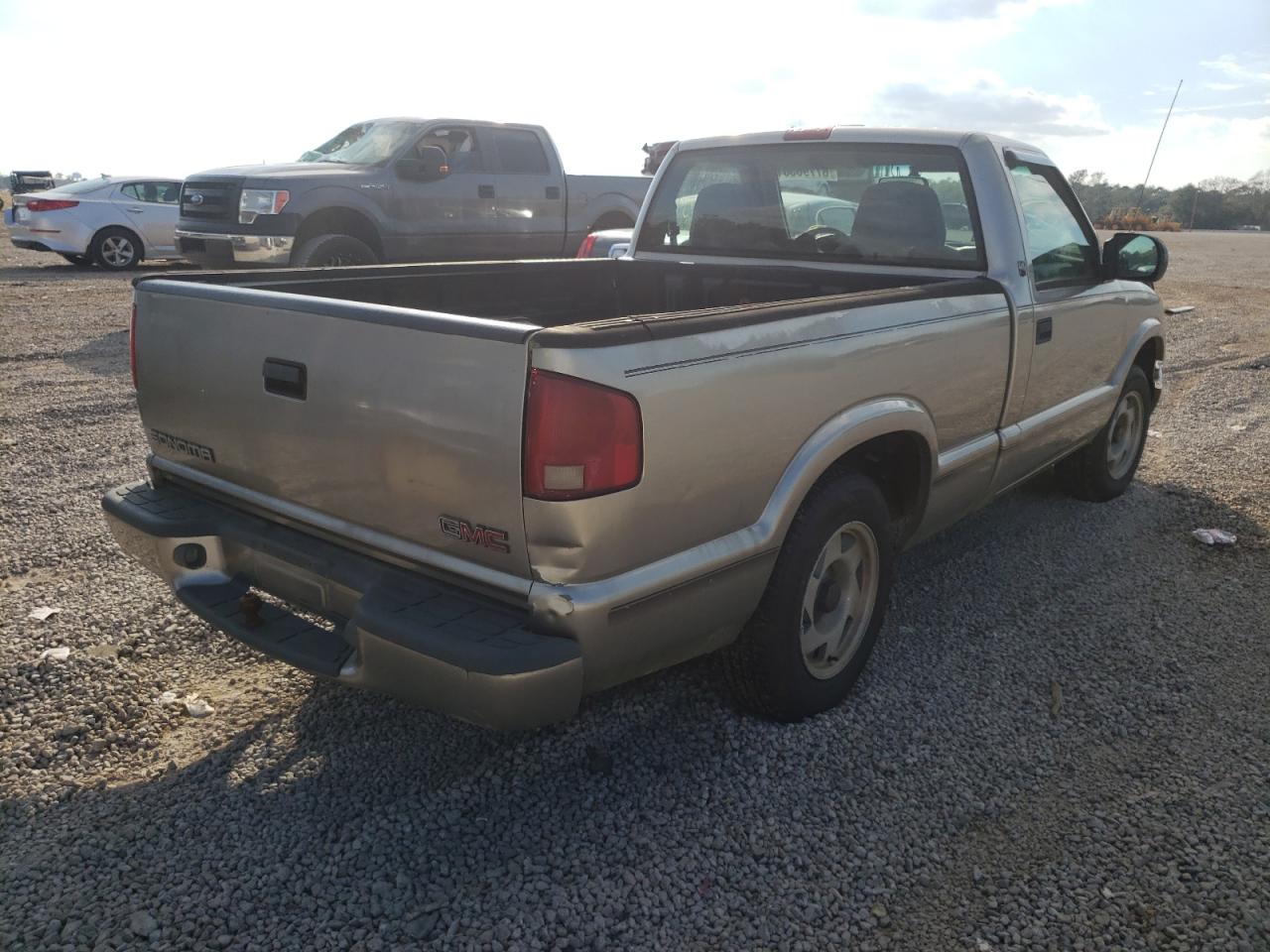 Photo 4 from auction – 1998 GMC SONOMA with VIN 1GTCS1446WK525846