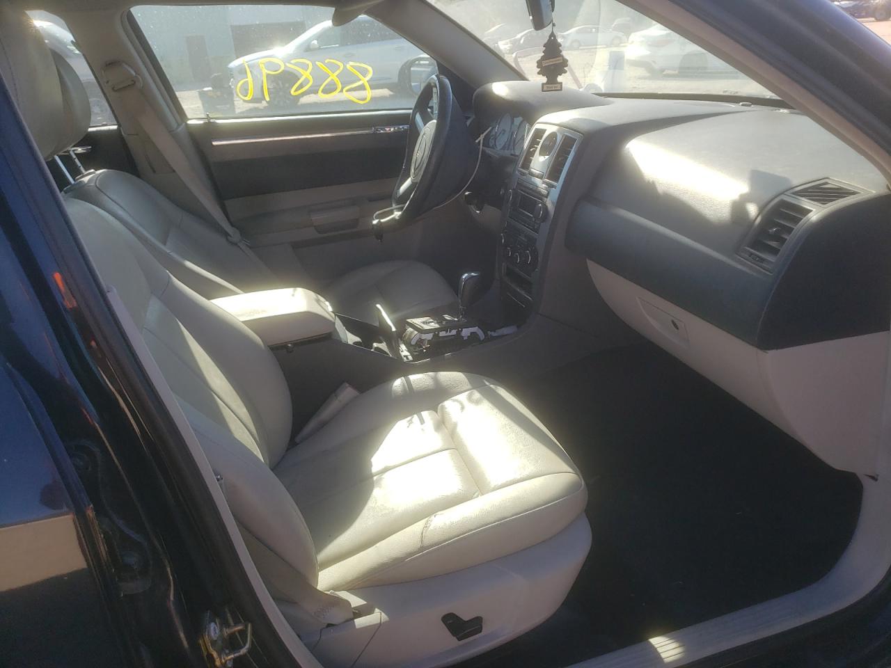 Photo 5 from auction – 2006 CHRYSLER 300 LIMITE with VIN 2C3KA53G06H360650