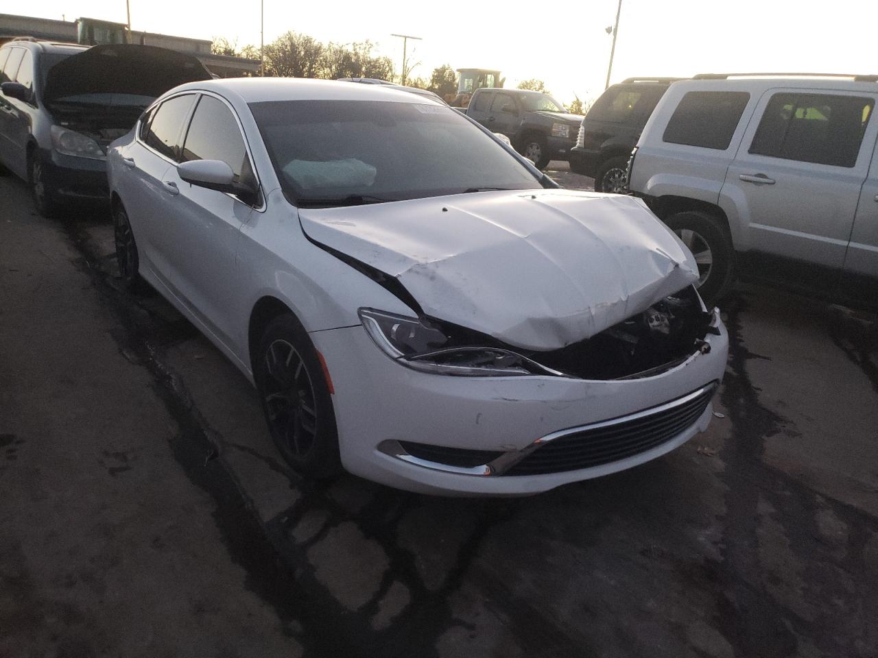 CHRYSLER 200 LIMITE 2015 with VIN 1C3CCCAB1FN688578 - Photo from auction