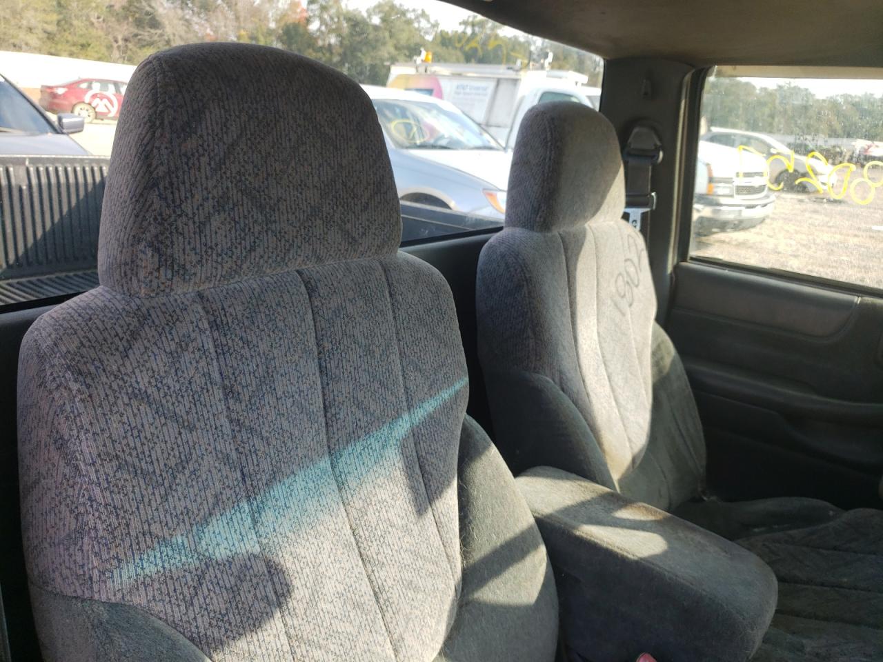 Photo 6 from auction – 1998 GMC SONOMA with VIN 1GTCS1446WK525846