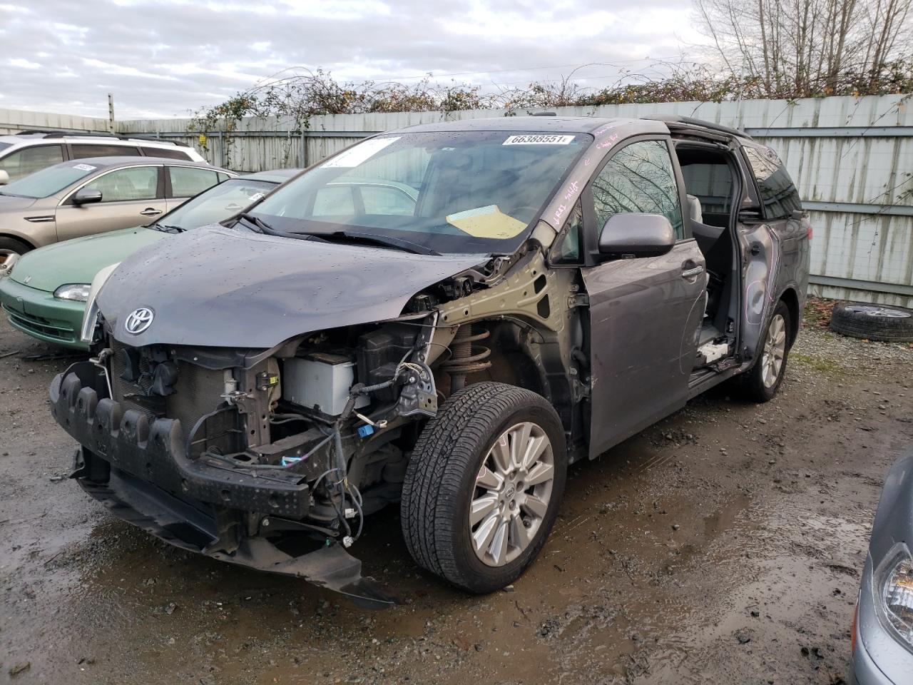 Photo 2 from auction – 2011 TOYOTA SIENNA XLE with VIN 5TDDK3DC2BS026231