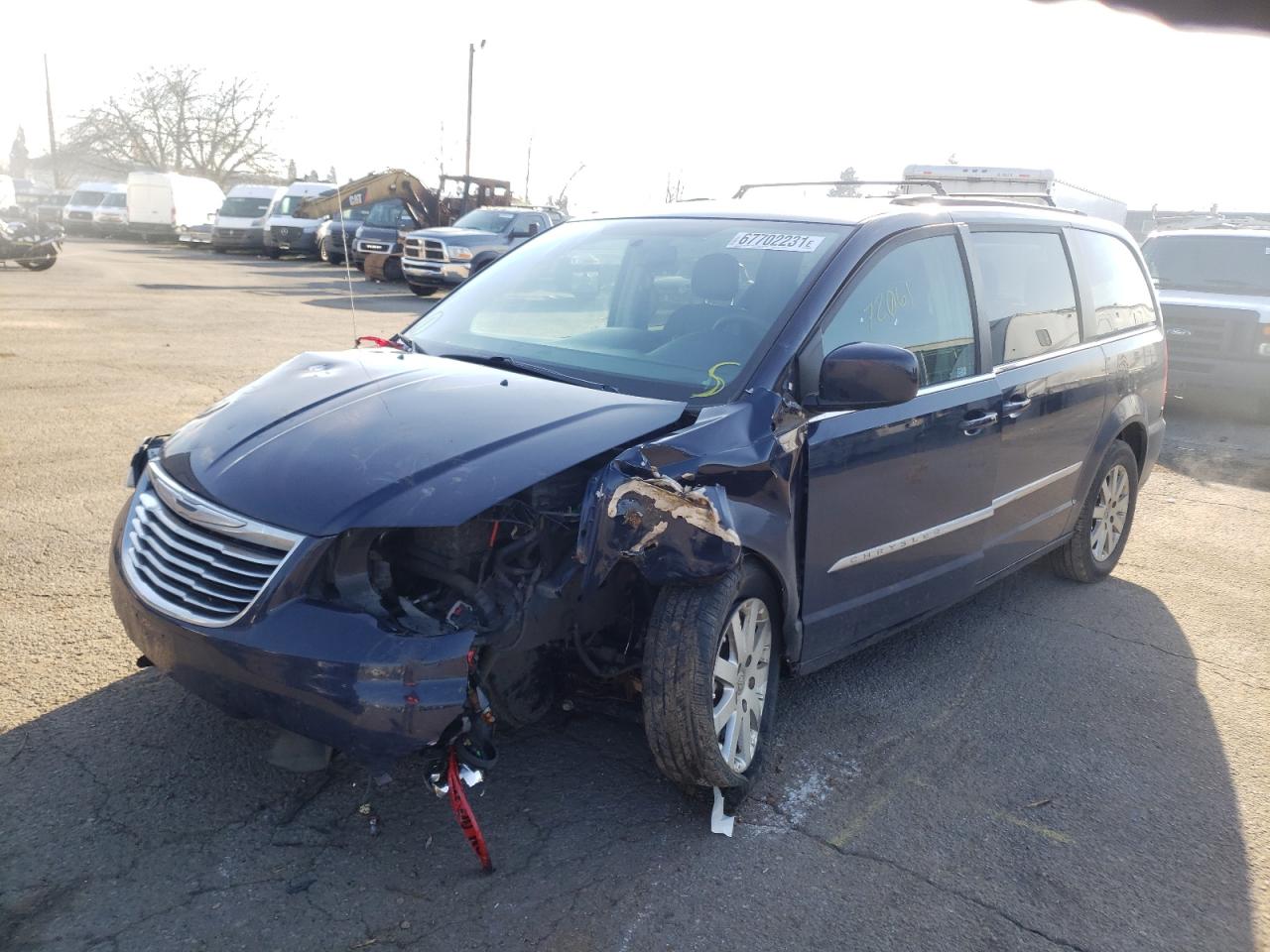 Photo 2 from auction – 2013 CHRYSLER TOWN & COU with VIN 2C4RC1BG6DR588965