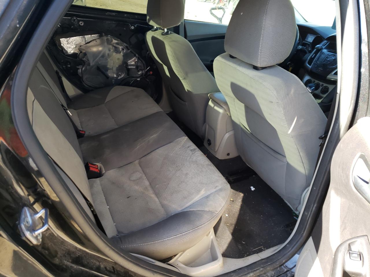 Photo 6 from auction – 2014 FORD FOCUS SE with VIN 1FADP3F2XEL426183