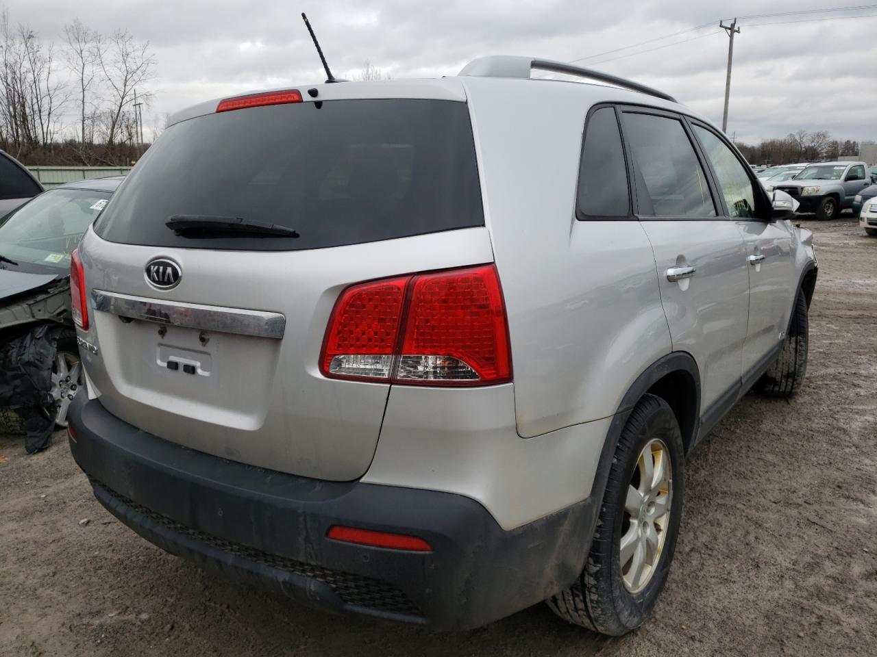 Photo 16 from auction – 2013 KIA SORENTO LX with VIN 5XYKTCA60DG410849