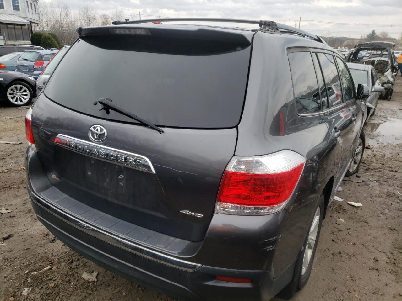 Photo 4 from auction – 2013 TOYOTA HIGHLANDER with VIN 5TDBK3EH8DS217625
