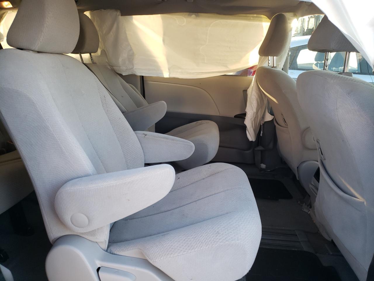 Photo 6 from auction – 2012 TOYOTA SIENNA LE with VIN 5TDKK3DC3CS266039