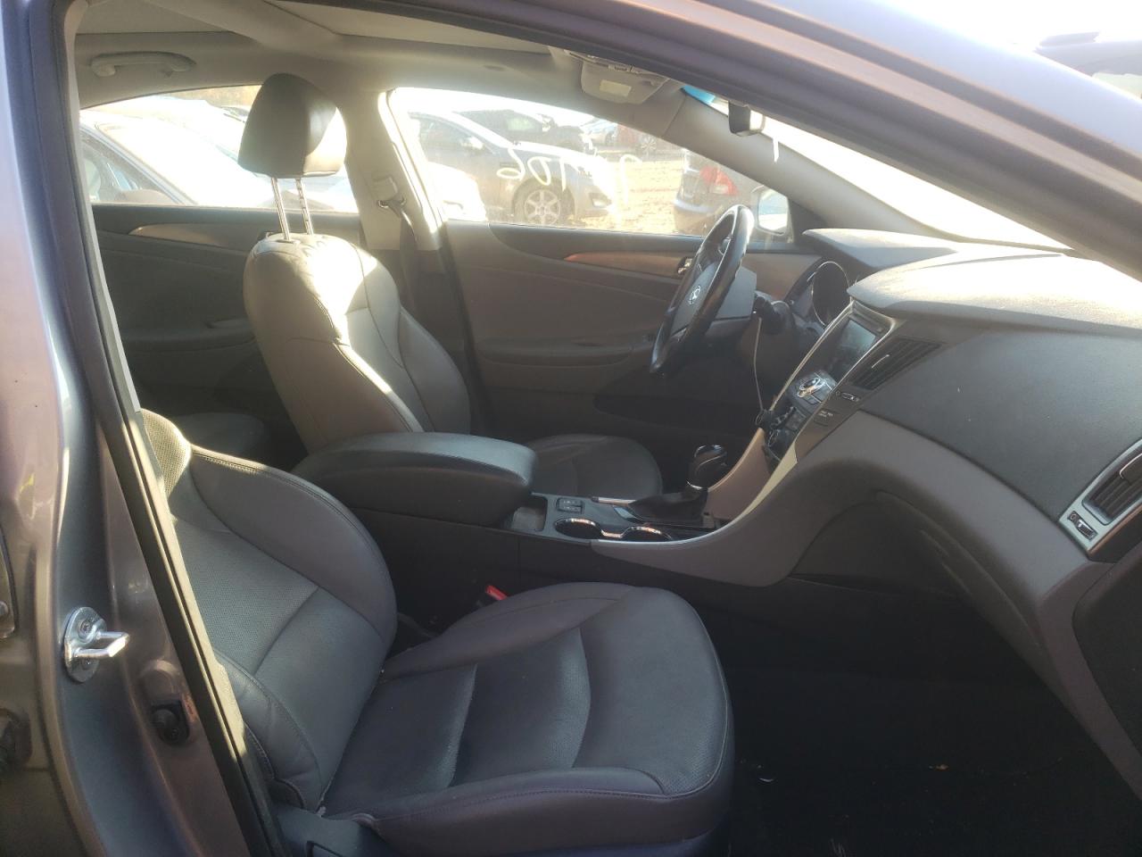 Photo 5 from auction – 2014 HYUNDAI SONATA HYB with VIN KMHEC4A45EA115891