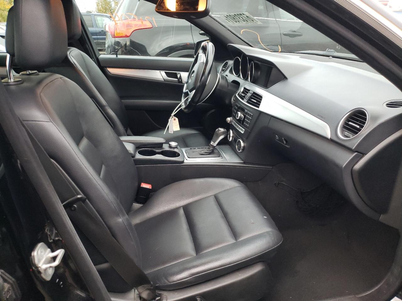 Photo 5 from auction – 2012 MERCEDES-BENZ C 250 with VIN WDDGF4HB6CA643239