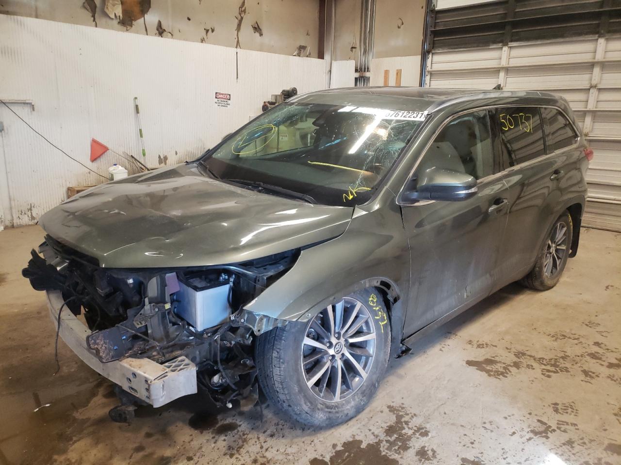 Photo 2 from auction – 2017 TOYOTA HIGHLANDER with VIN 5TDJZRFH6HS403145