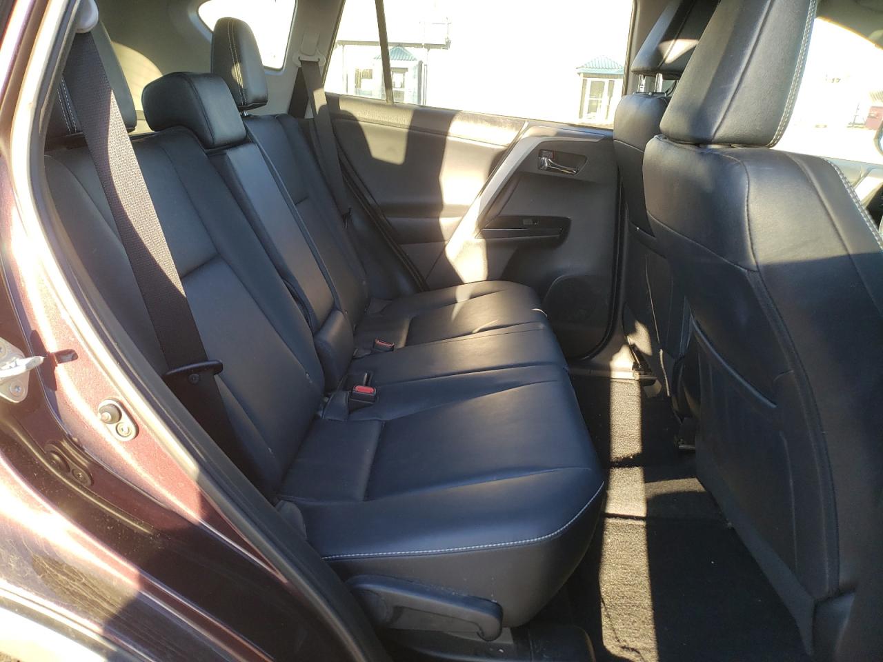 Photo 6 from auction – 2016 TOYOTA RAV4 LIMIT with VIN 2T3DFREV1GW447029