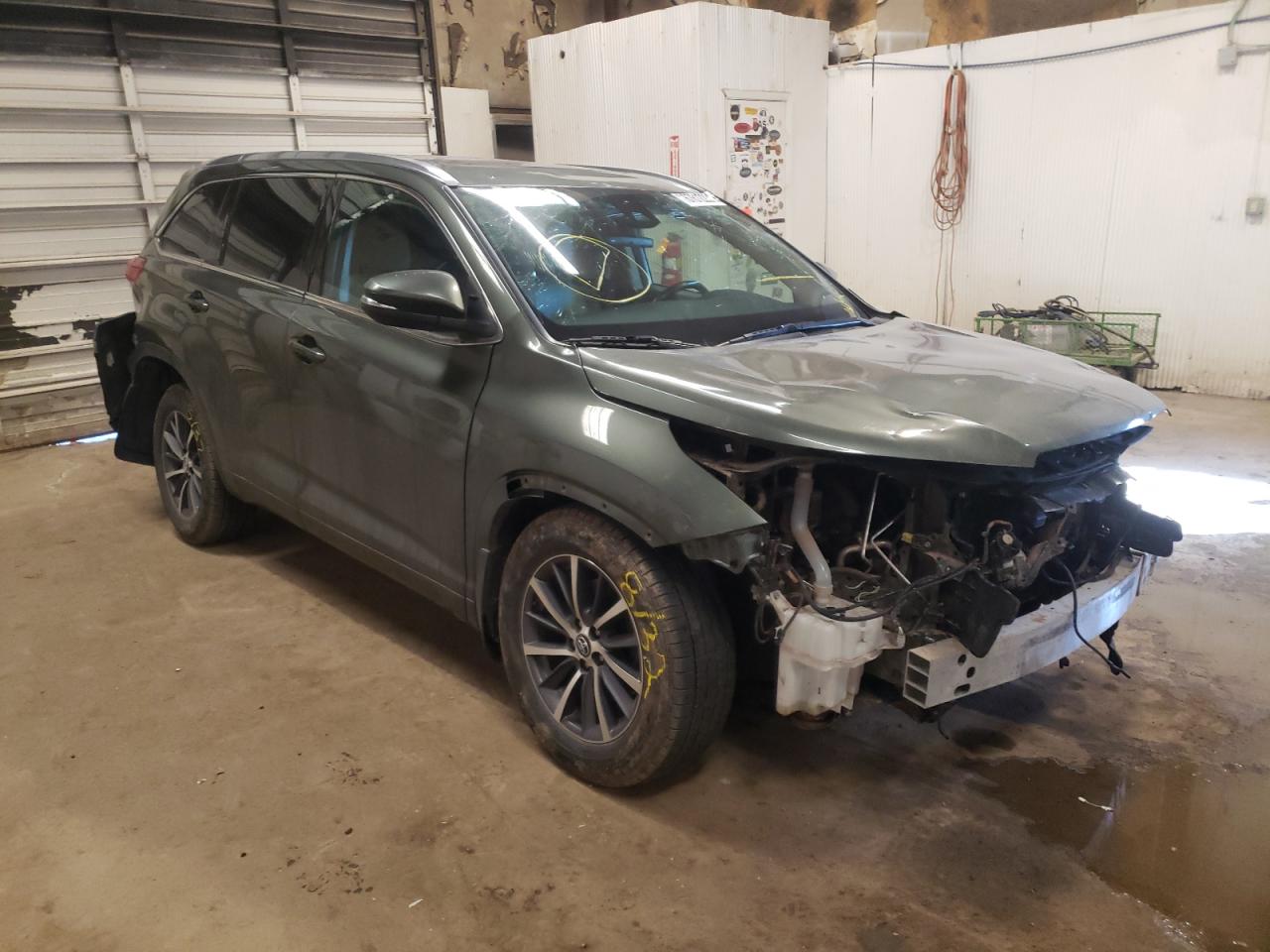 TOYOTA HIGHLANDER 2017 with VIN 5TDJZRFH6HS403145 - Photo from auction