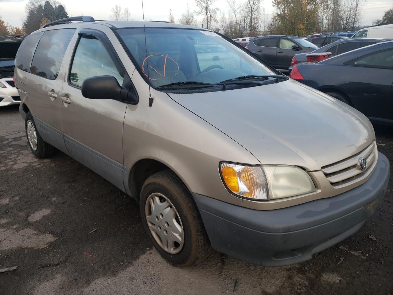 TOYOTA SIENNA LE 2003 with VIN 4T3ZF13C53U511124 - Photo from auction