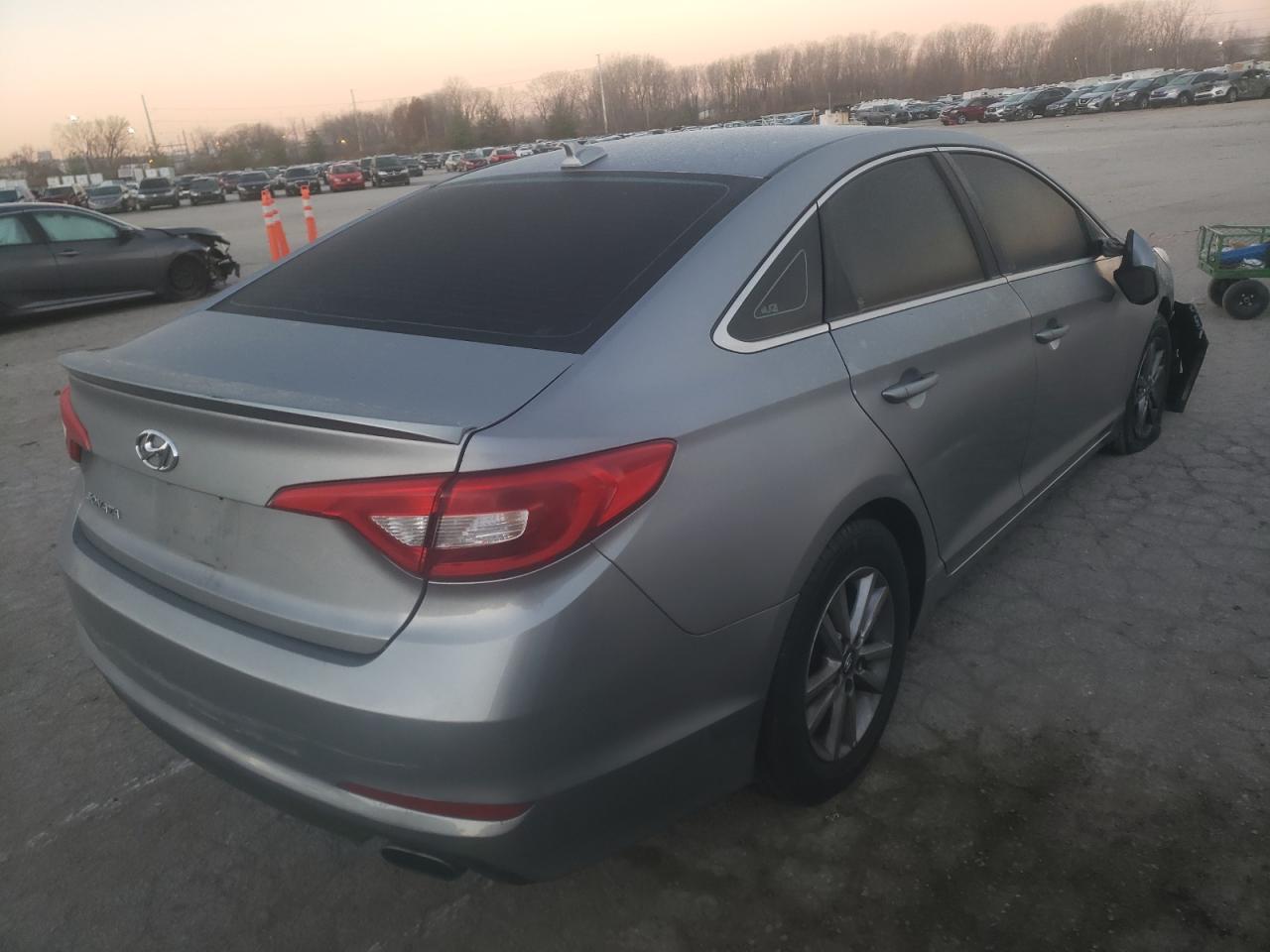Photo 4 from auction – 2016 HYUNDAI SONATA SE with VIN 5NPE24AF3GH392558