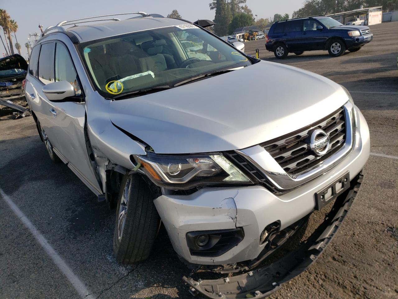 NISSAN PATHFINDER 2019 with VIN 5N1DR2MN1KC625495 - Photo from auction