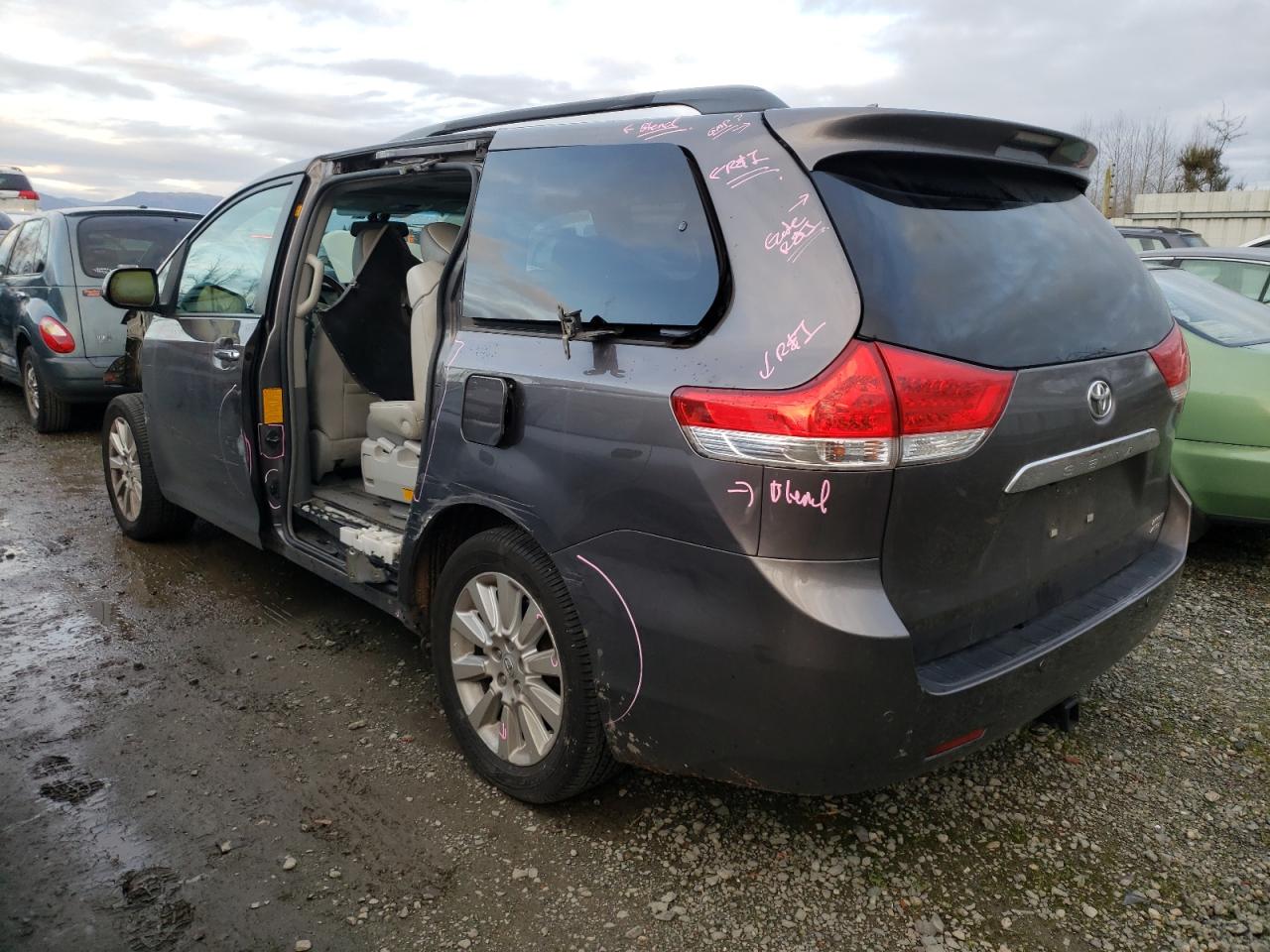 Photo 3 from auction – 2011 TOYOTA SIENNA XLE with VIN 5TDDK3DC2BS026231