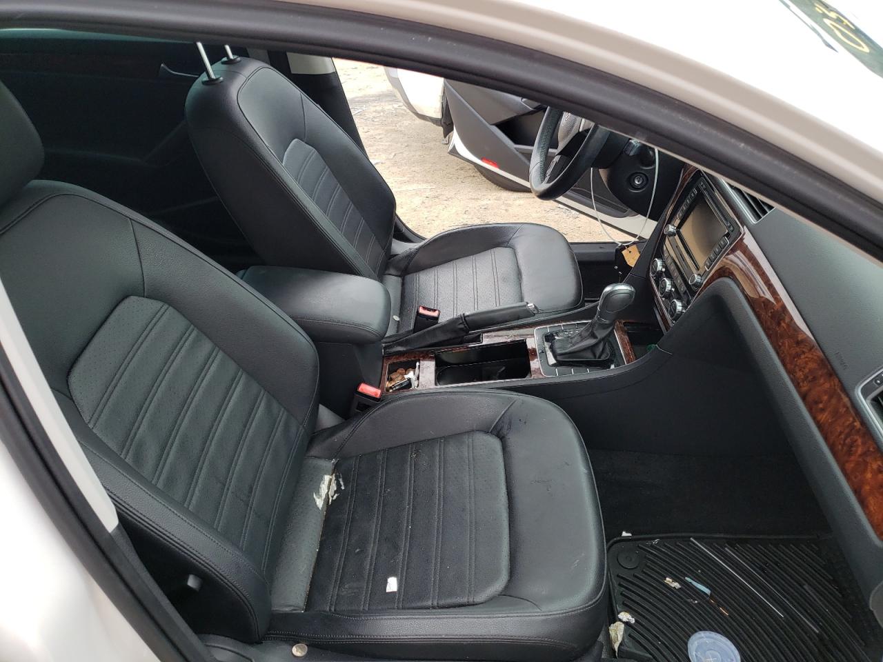 Photo 5 from auction – 2012 VOLKSWAGEN PASSAT SEL with VIN 1VWCH7A34CC037771