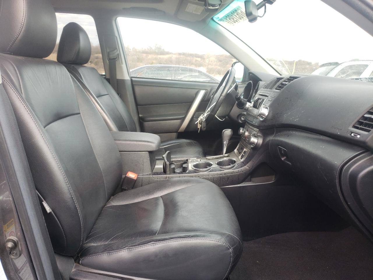Photo 5 from auction – 2011 TOYOTA HIGHLANDER with VIN 5TDBK3EH1BS088317