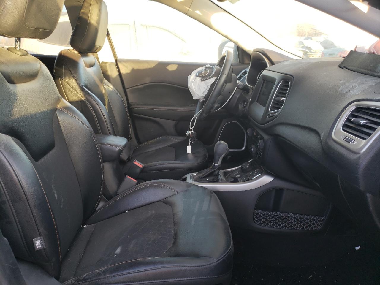 Photo 5 from auction – 2017 JEEP COMPASS LA with VIN 3C4NJDBB5HT693302
