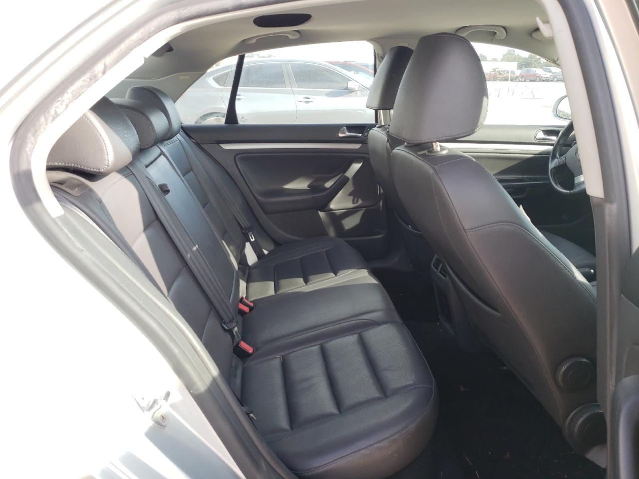 Photo 6 from auction – 2009 VOLKSWAGEN JETTA TDI with VIN 3VWAL71K59M030641