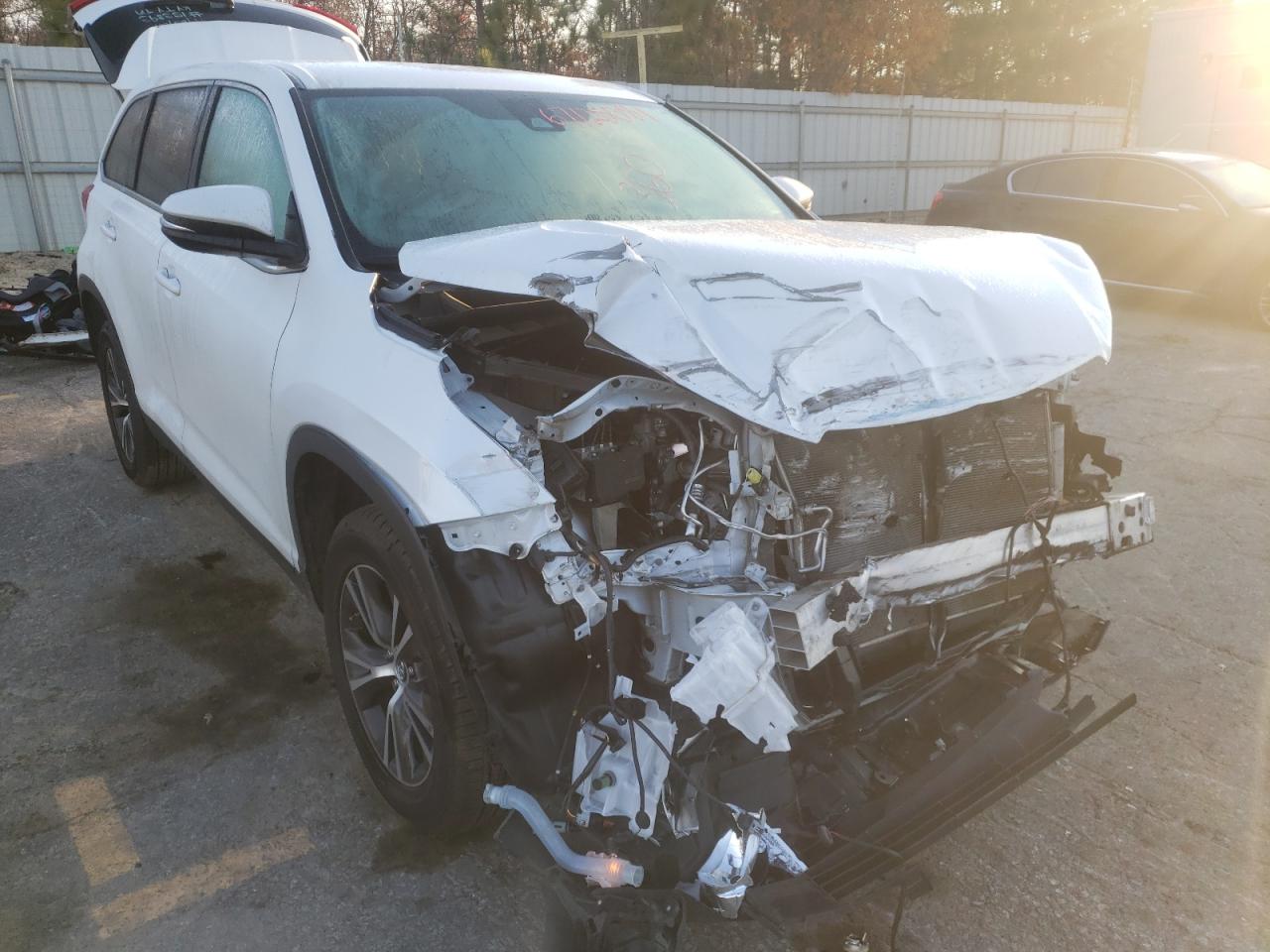 TOYOTA HIGHLANDER 2019 with VIN 5TDZARFH1KS046507 - Photo from auction