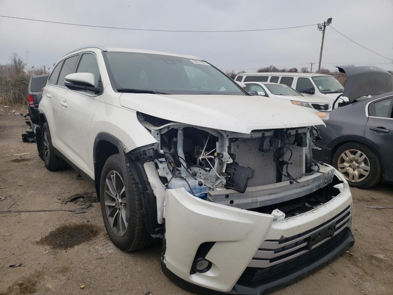 Photo 1 from auction – 2019 TOYOTA HIGHLANDER with VIN 5TDJZRFH3KS743909
