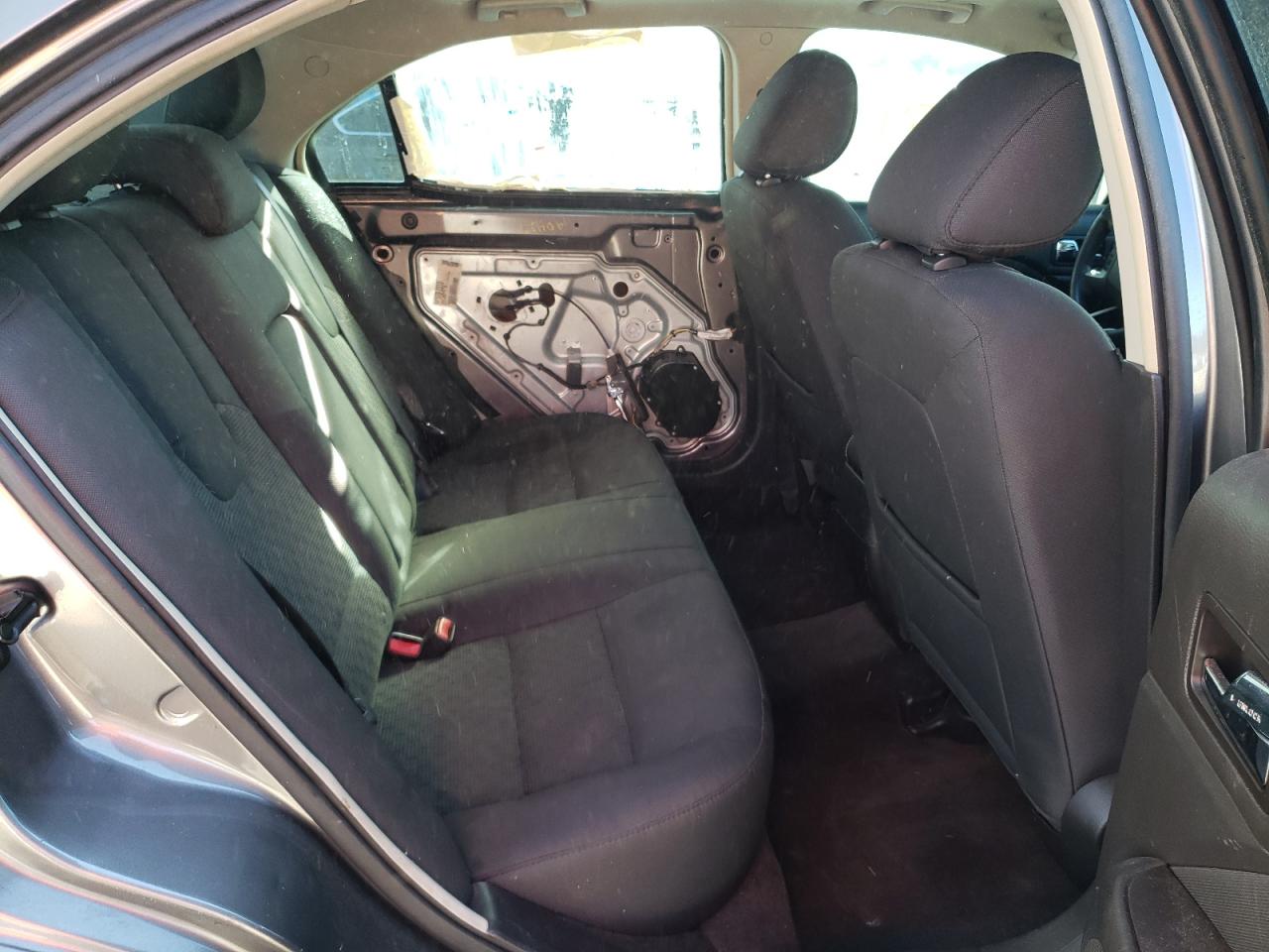 Photo 6 from auction – 2011 FORD FUSION SE with VIN 3FAHP0HA3BR187450