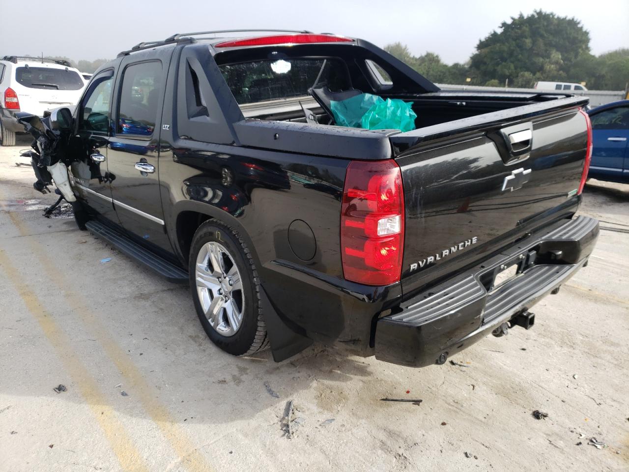 Photo 3 from auction – 2011 CHEVROLET AVALANCHE with VIN 3GNTKGE3XBG140257