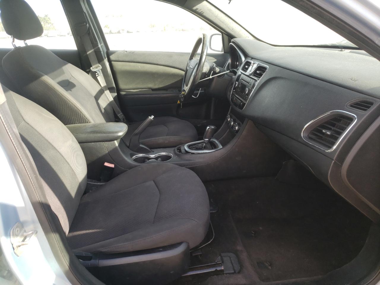 Photo 5 from auction – 2012 CHRYSLER 200 TOURIN with VIN 1C3CCBBG7CN225943