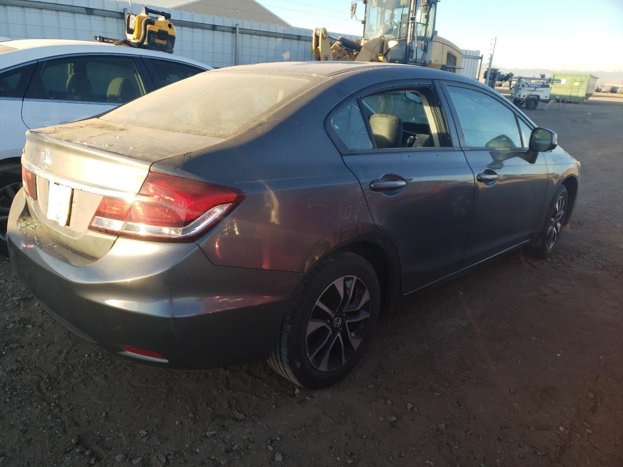 Photo 4 from auction – 2013 HONDA CIVIC with VIN 2HGFB2F97DH542432