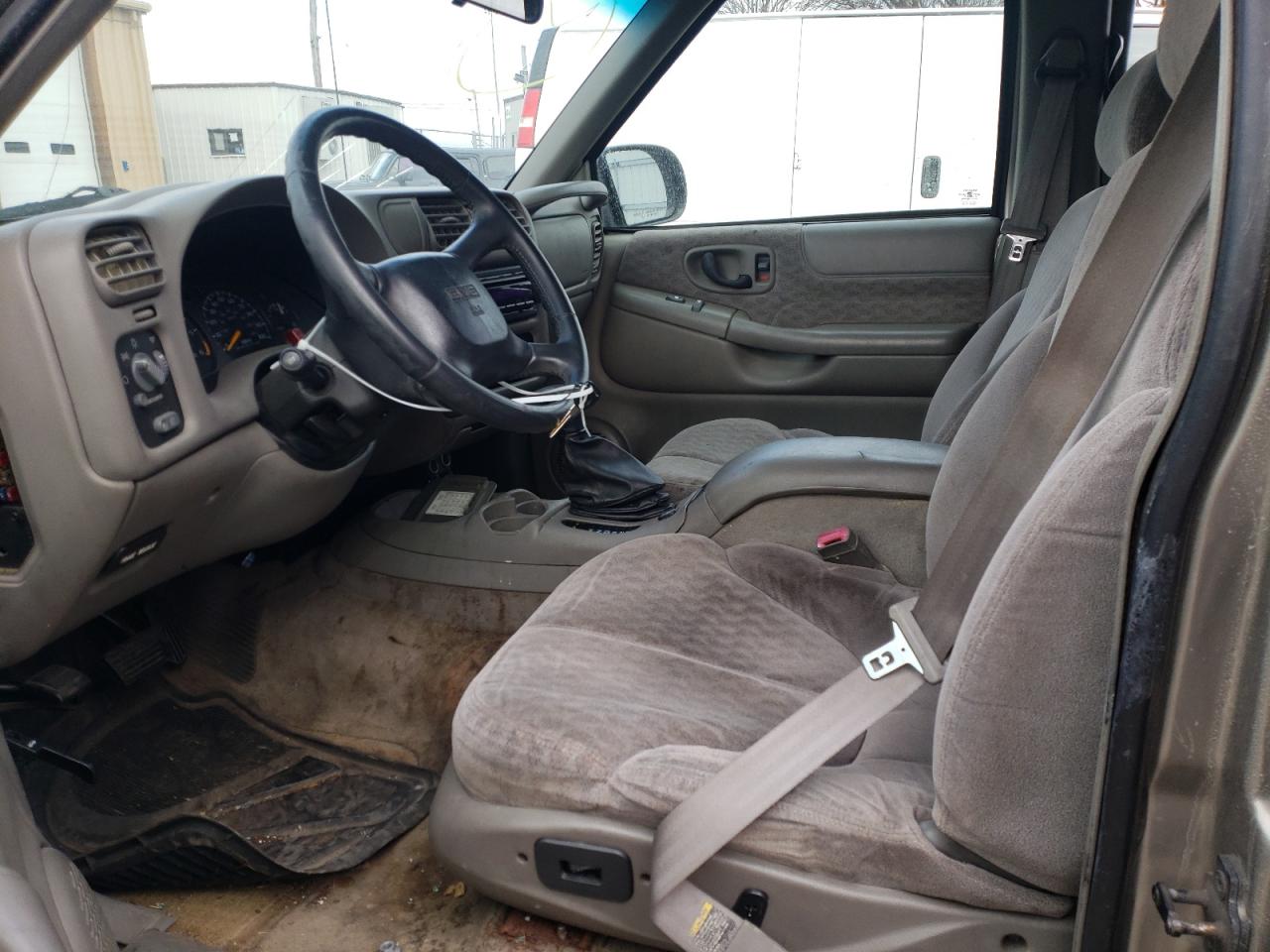 Photo 5 from auction – 2001 GMC JIMMY with VIN 1GKCS13W412109021