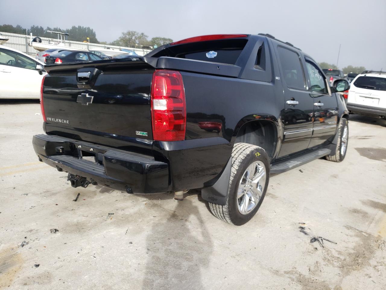 Photo 4 from auction – 2011 CHEVROLET AVALANCHE with VIN 3GNTKGE3XBG140257