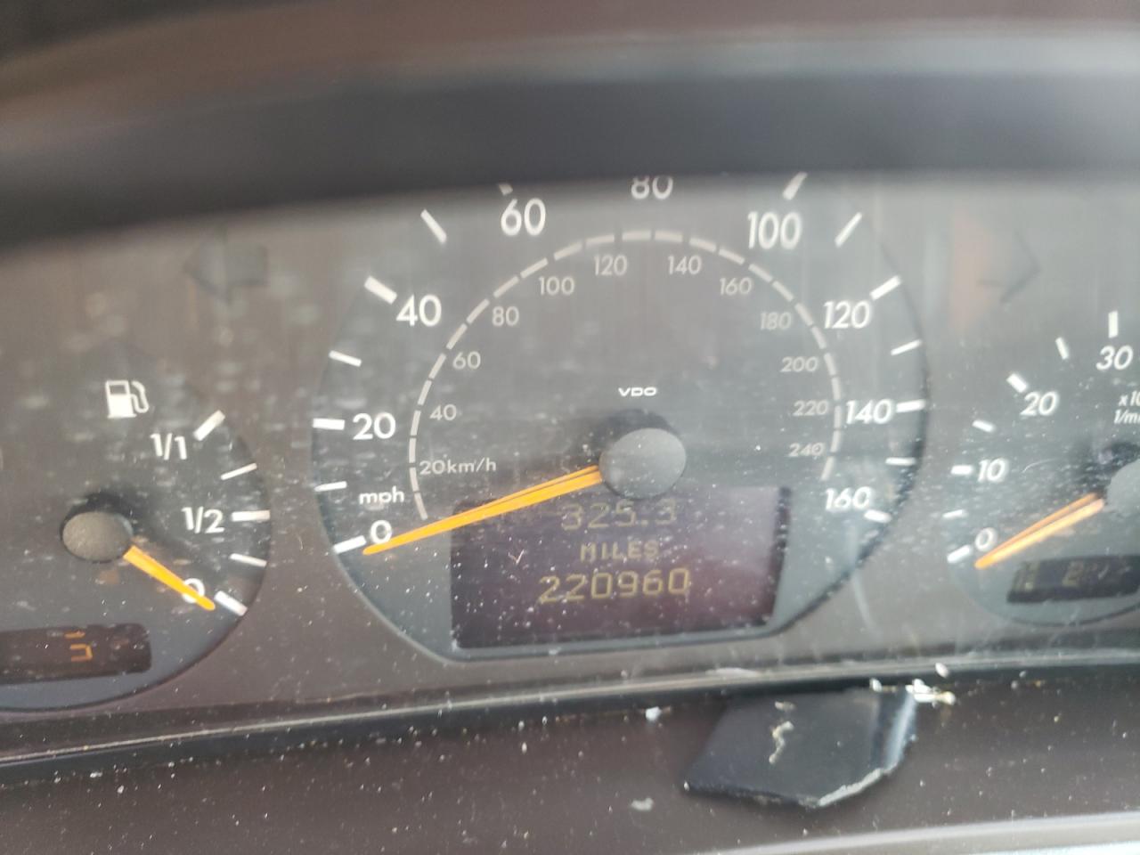 صورة رقم 8 من المزاد - 2000 MERCEDES-BENZ E 320 مع VIN WDBJF65J3YB128237