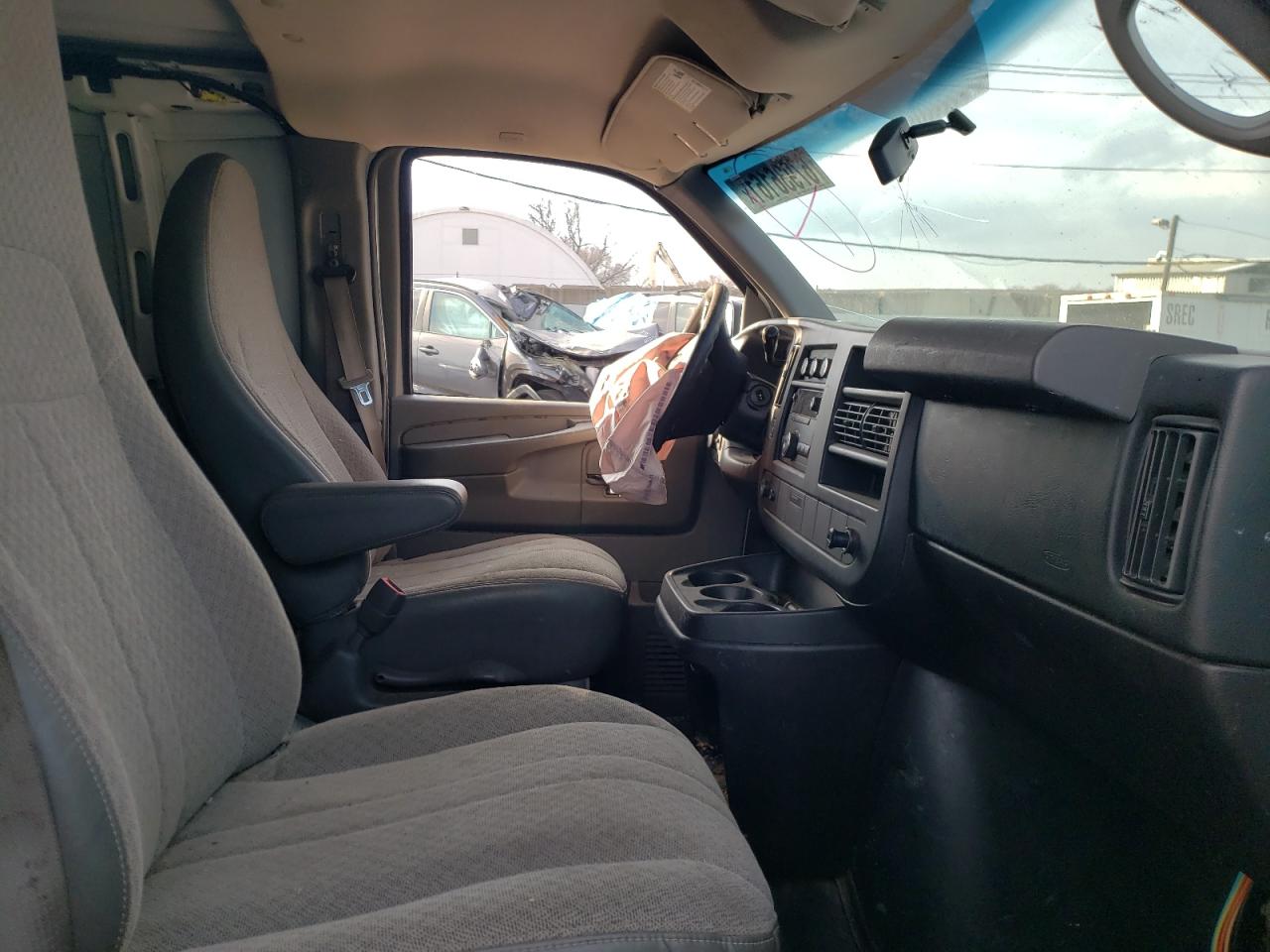 Photo 5 from auction – 2014 CHEVROLET EXPRESS G1 with VIN 1GCSGAFX4E1108184