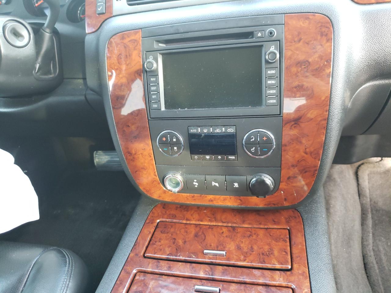 Photo 9 from auction – 2011 CHEVROLET AVALANCHE with VIN 3GNTKGE3XBG140257